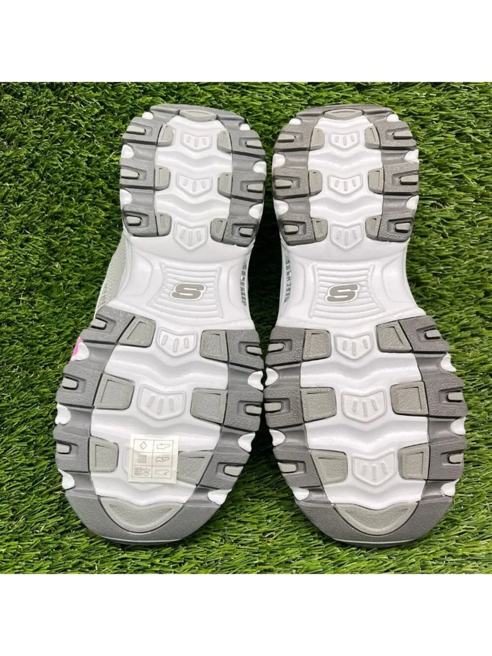 Skechers D'Lites Resilient Womens Size 7 Gray White Athletic Slip On Mule Shoes